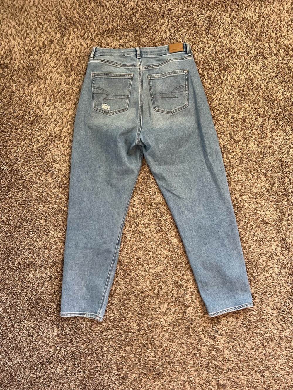 American Eagle Curvy Mom Jeans in Light Blue Denim - Picture 2 of 4
